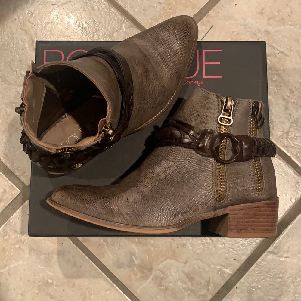 Chief Corky Booties - Picture 2 of 5